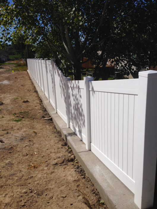 Vinyl privacy fencing